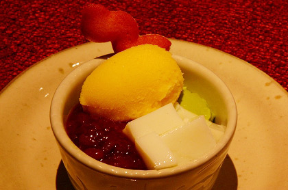 <br /><br />デザートの取り合わせ<br /><br />抹茶のババロア<br />日向夏のシャーベット