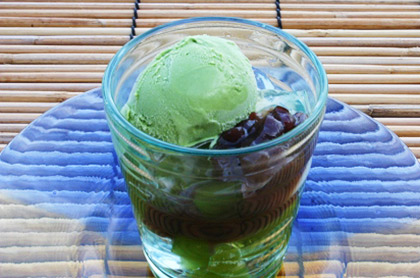 <br /><br />デザートの取り合わせ<br /><br />大納言小豆と抹茶ゼリーのパフェ<br />抹茶のアイスクリーム