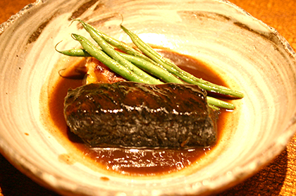 <br /><br />特選黒毛和牛 “花乃牛”<br />バラ肉の赤ワイン煮込み