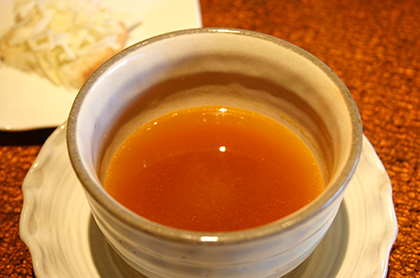 <br /><br />“スープ ド ポワソン”<br />メルバトーストとグリエールチーズを添えて