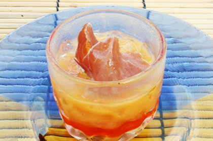 <br /><br />食前のお愉しみ アミューズ・グール<br /><br />辻農園の色々トマトと香味野菜、生ハムのガスパチョ
